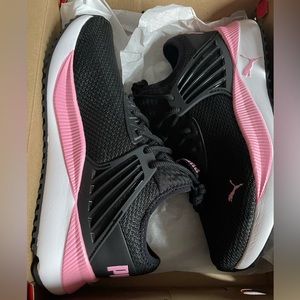 NIB Puma Sneakers 8W